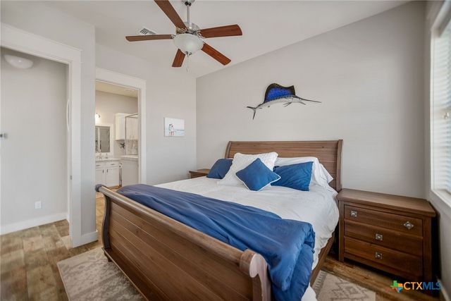 507 S 7th Street, Port O'connor, TX 77982