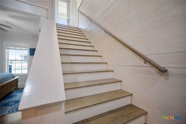 507 S 7th Street, Port O'connor, TX 77982