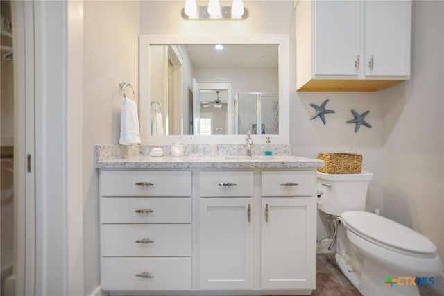 507 S 7th Street, Port O'connor, TX 77982