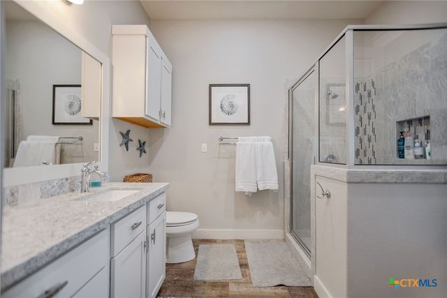 507 S 7th Street, Port O'connor, TX 77982