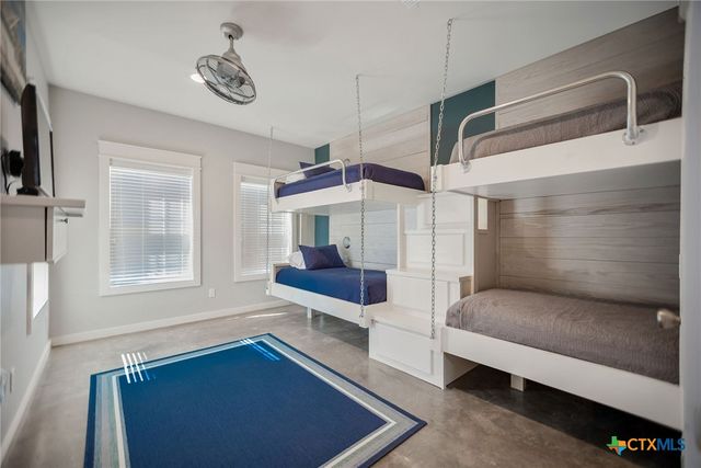 507 S 7th Street, Port O'connor, TX 77982