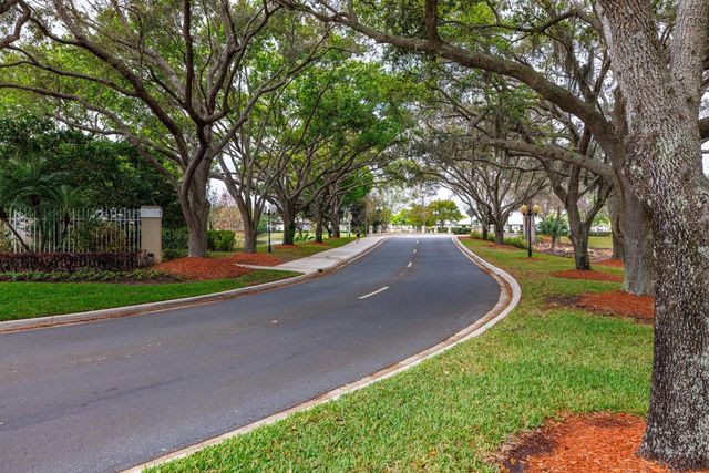 2275 SW Mayflower Drive, Palm City, FL 34990