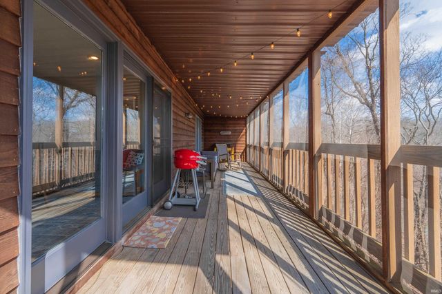 9465 S Pointe Retreat Drive, Bloomington, IN 47401