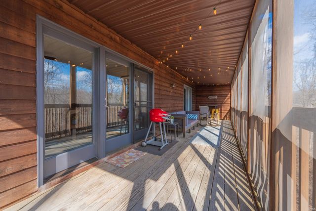 9465 S Pointe Retreat Drive, Bloomington, IN 47401