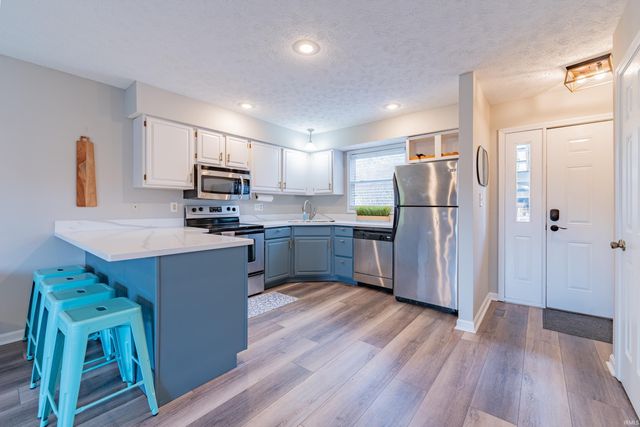 9465 S Pointe Retreat Drive, Bloomington, IN 47401