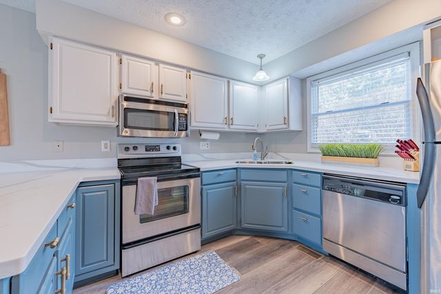 9465 S Pointe Retreat Drive, Bloomington, IN 47401