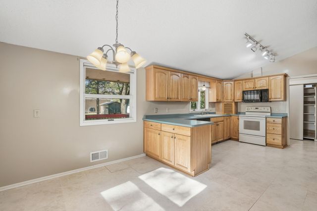 104 Mark Drive NE, Hutchinson, MN 55350