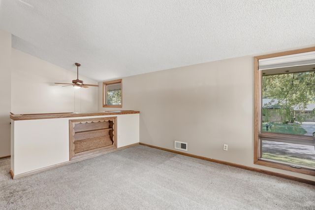 104 Mark Drive NE, Hutchinson, MN 55350