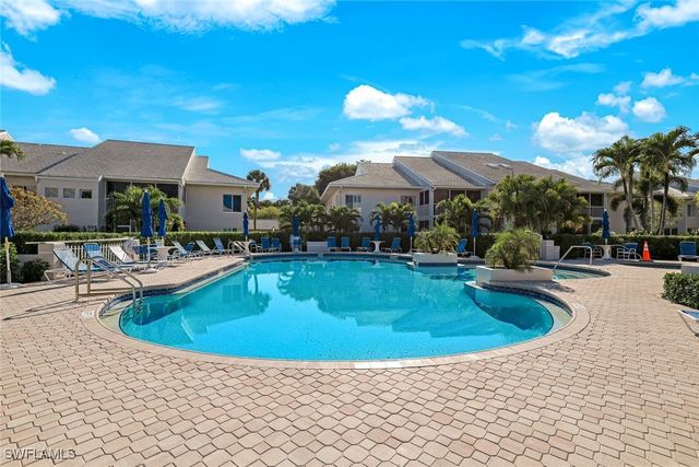 5801 Glencove DR 502, Naples, FL 34108