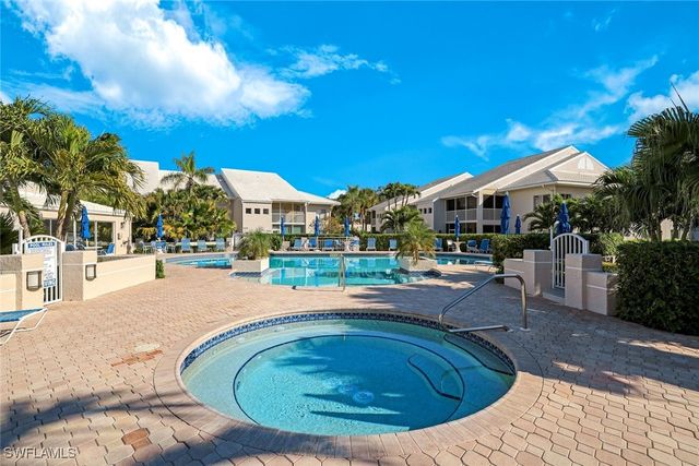 5801 Glencove DR 502, Naples, FL 34108