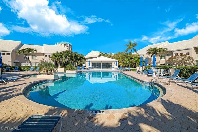 5801 Glencove DR 502, Naples, FL 34108