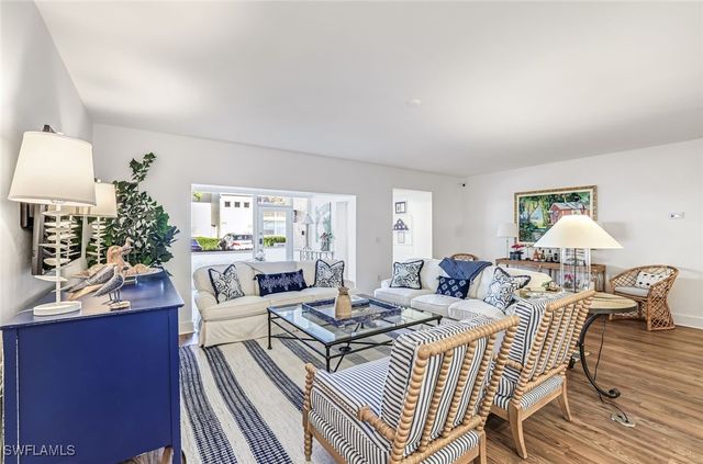 5801 Glencove DR 502, Naples, FL 34108