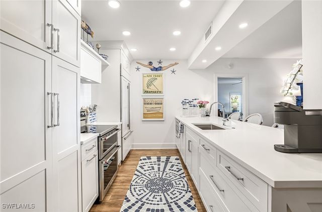 5801 Glencove DR 502, Naples, FL 34108