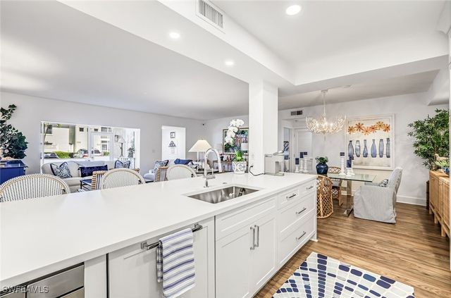 5801 Glencove DR 502, Naples, FL 34108