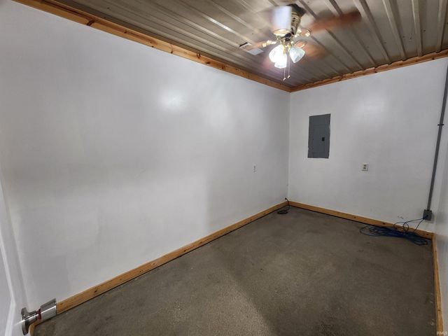 4026 W US Hwy 50, Mitchell, IN 47446