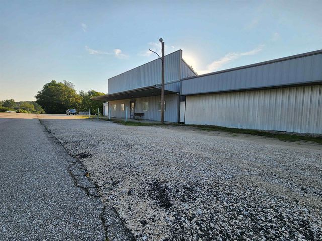 4026 W US Hwy 50, Mitchell, IN 47446