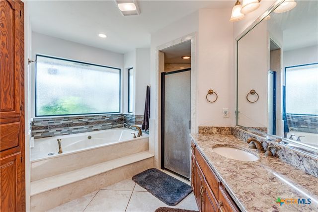 8470 Park Lane Drive, San Antonio, TX 78266