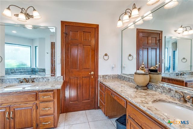 8470 Park Lane Drive, San Antonio, TX 78266