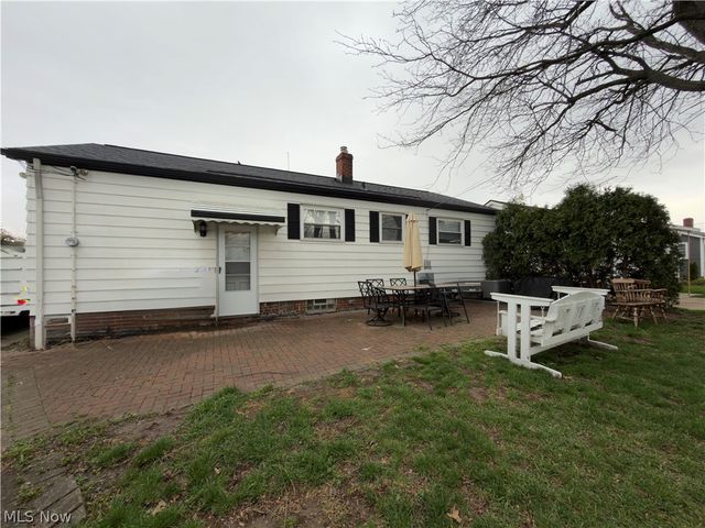 30405 Vineyard Road, Willowick, OH 44095