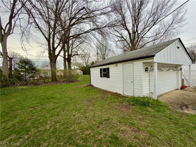 30405 Vineyard Road, Willowick, OH 44095