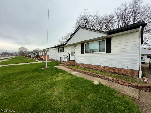30405 Vineyard Road, Willowick, OH 44095