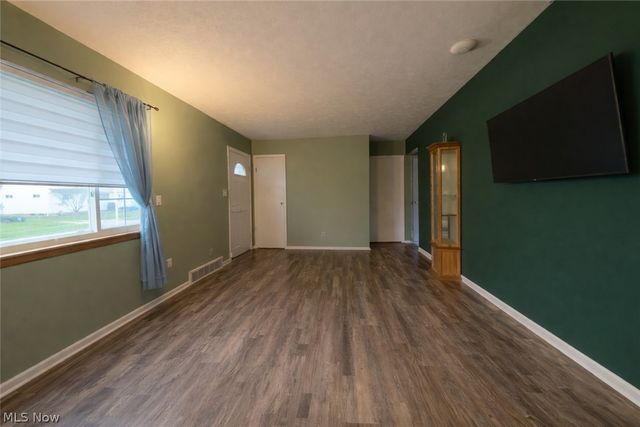 30405 Vineyard Road, Willowick, OH 44095