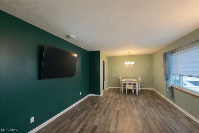 30405 Vineyard Road, Willowick, OH 44095