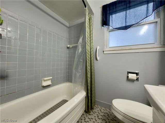 30405 Vineyard Road, Willowick, OH 44095