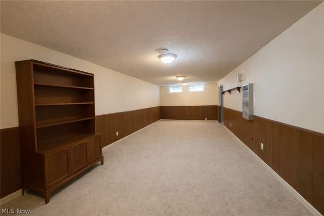 30405 Vineyard Road, Willowick, OH 44095