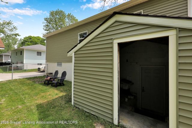 2053 Phillips Avenue, Holt, MI 48842