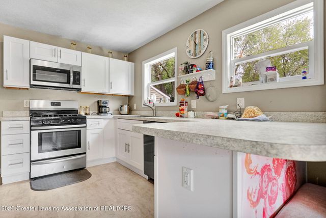 2053 Phillips Avenue, Holt, MI 48842