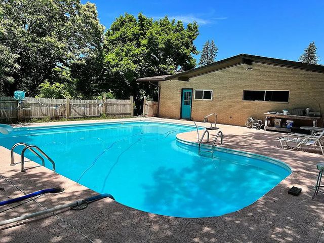 6530 Paw Paw Avenue, Coloma Twp, MI 49038
