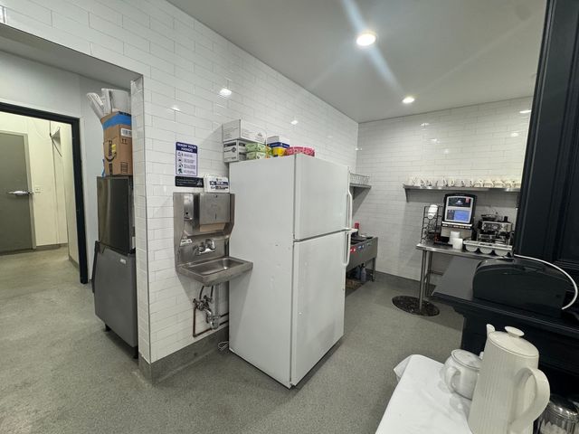 5319 W Belmont Avenue, Chicago, IL 60641