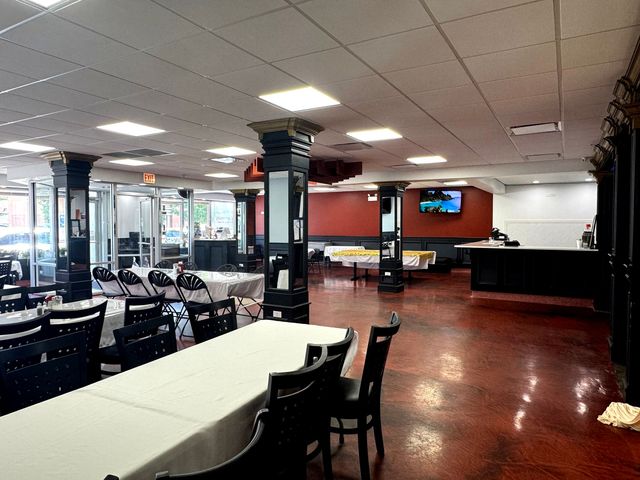 5319 W Belmont Avenue, Chicago, IL 60641