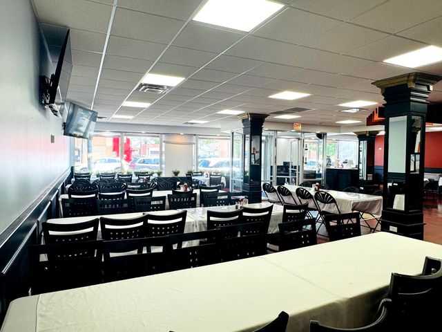 5319 W Belmont Avenue, Chicago, IL 60641