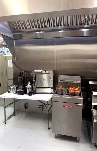 5319 W Belmont Avenue, Chicago, IL 60641