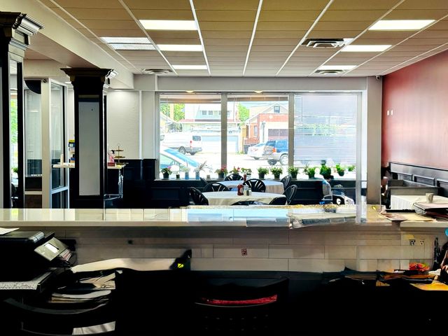 5319 W Belmont Avenue, Chicago, IL 60641