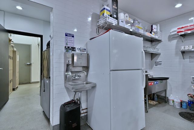 5319 W Belmont Avenue, Chicago, IL 60641