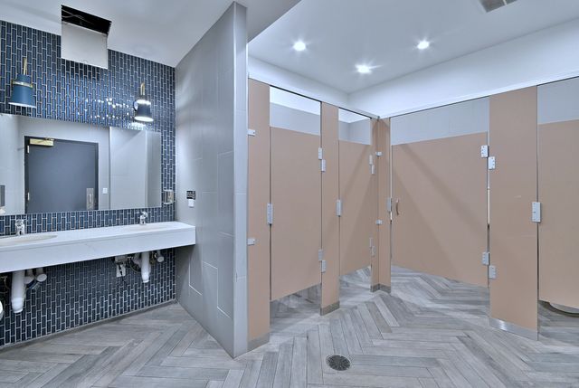 5319 W Belmont Avenue, Chicago, IL 60641