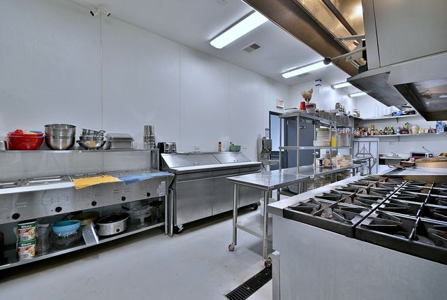 5319 W Belmont Avenue, Chicago, IL 60641