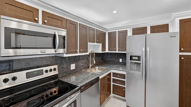 20335 W Country Club Dr 502, Aventura, FL 33180