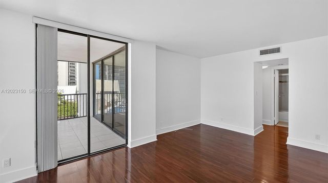 20335 W Country Club Dr 502, Aventura, FL 33180