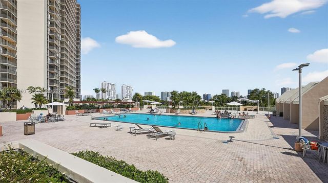 20335 W Country Club Dr 502, Aventura, FL 33180