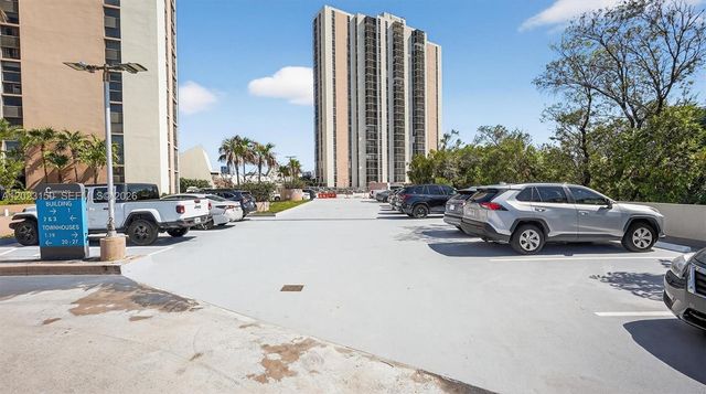 20335 W Country Club Dr 502, Aventura, FL 33180