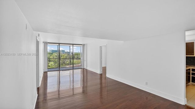 20335 W Country Club Dr 502, Aventura, FL 33180