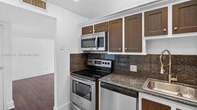 20335 W Country Club Dr 502, Aventura, FL 33180