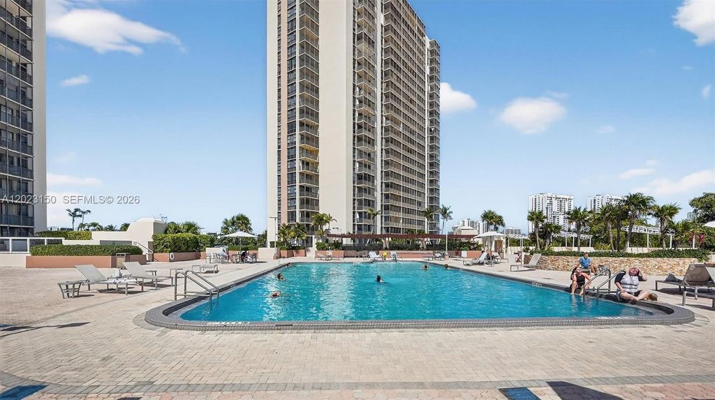 20335 W Country Club Dr 502, Aventura, FL 33180