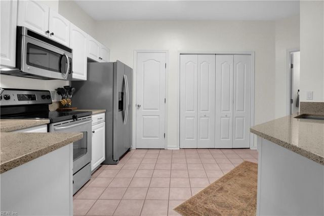 821 Oak Springs CT, Newport News, VA 23602