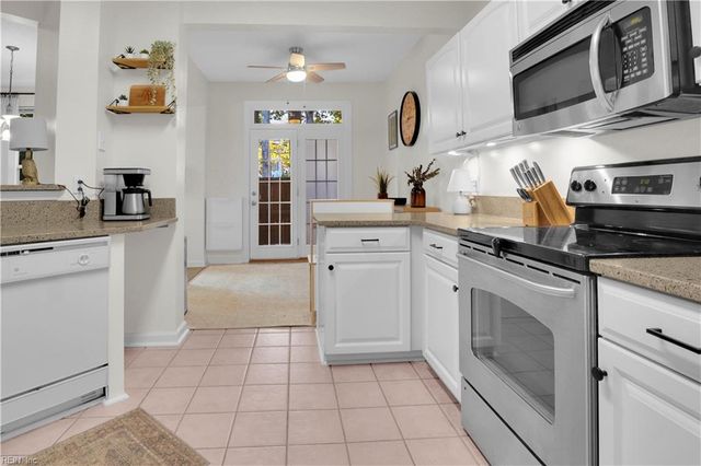 821 Oak Springs CT, Newport News, VA 23602