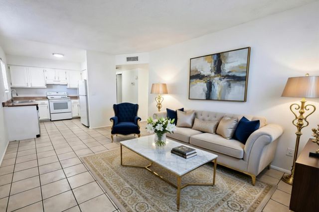 725 W 1st Avenue Apt 201, Mesa, AZ 85210